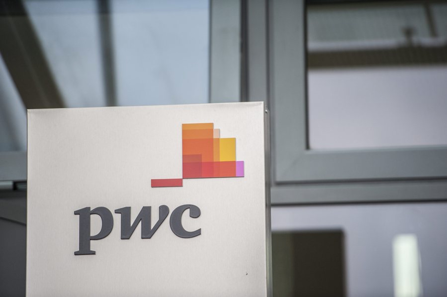 Η PwC προβλέπει παγκόσμια ανάπτυξη 5% το 2021