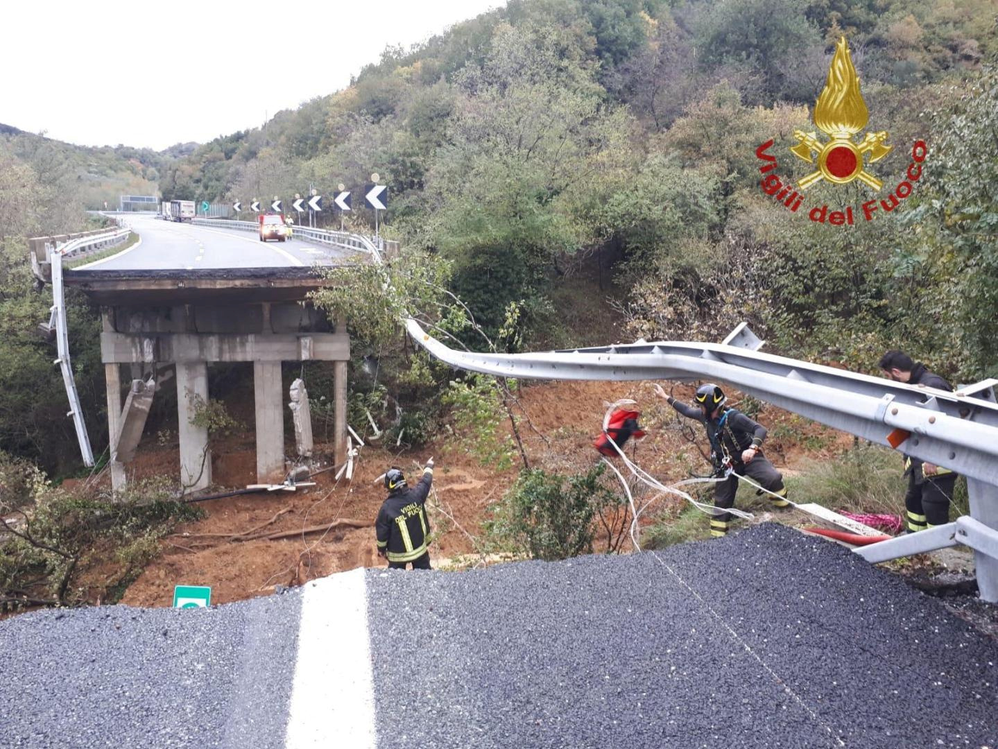 Ιταλία: Κατέρρευσε γέφυρα στην πόλη Σαβόνα εξαιτίας της βροχόπτωσης