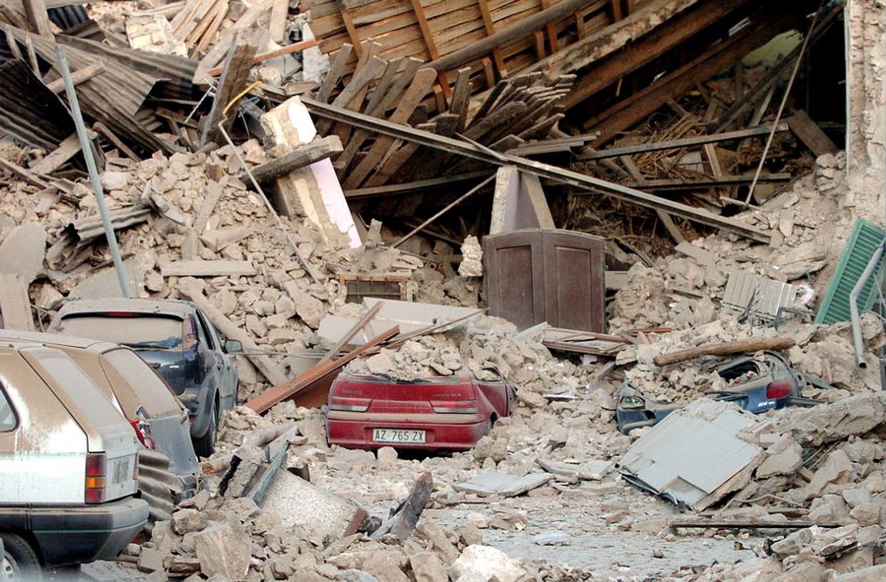 Σεισμός Λ’ Άκουιλα: Ένα βήμα πριν τη δικαίωση η οικογένεια του Βασίλη Κουφολιά – Τι λέει η μητέρα του