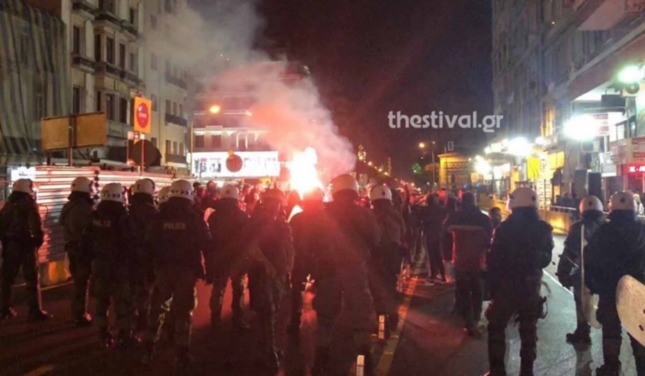 ΠΑΟΚ – Παναθηναϊκός: Πορεία των οπαδών προς την Τούμπα! – video