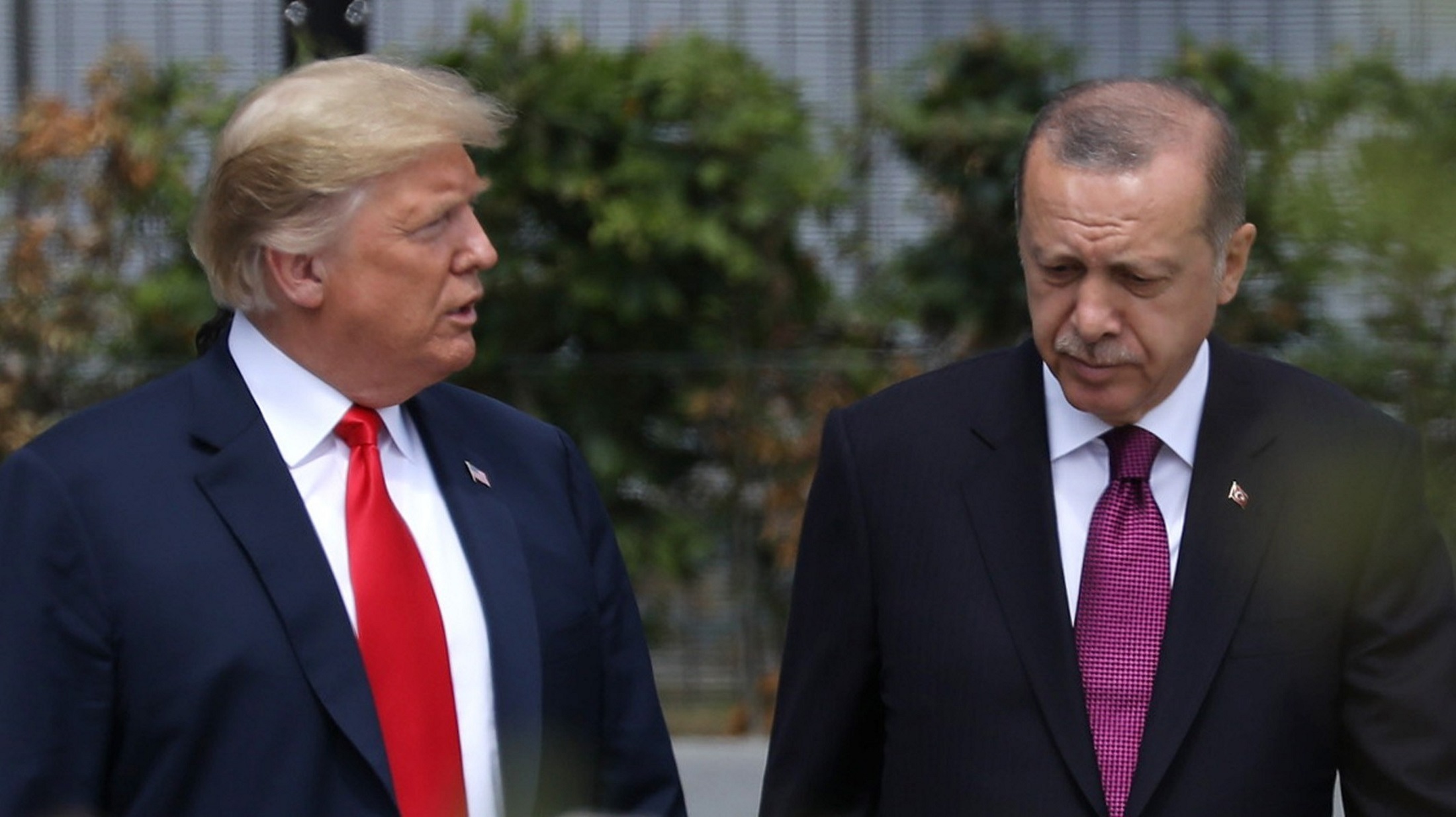 Ο Τραμπ προσφέρει «γη και ύδωρ» στον Ερντογάν για να μην χρησιμοποιήσει τους ρωσικούς πυραύλους