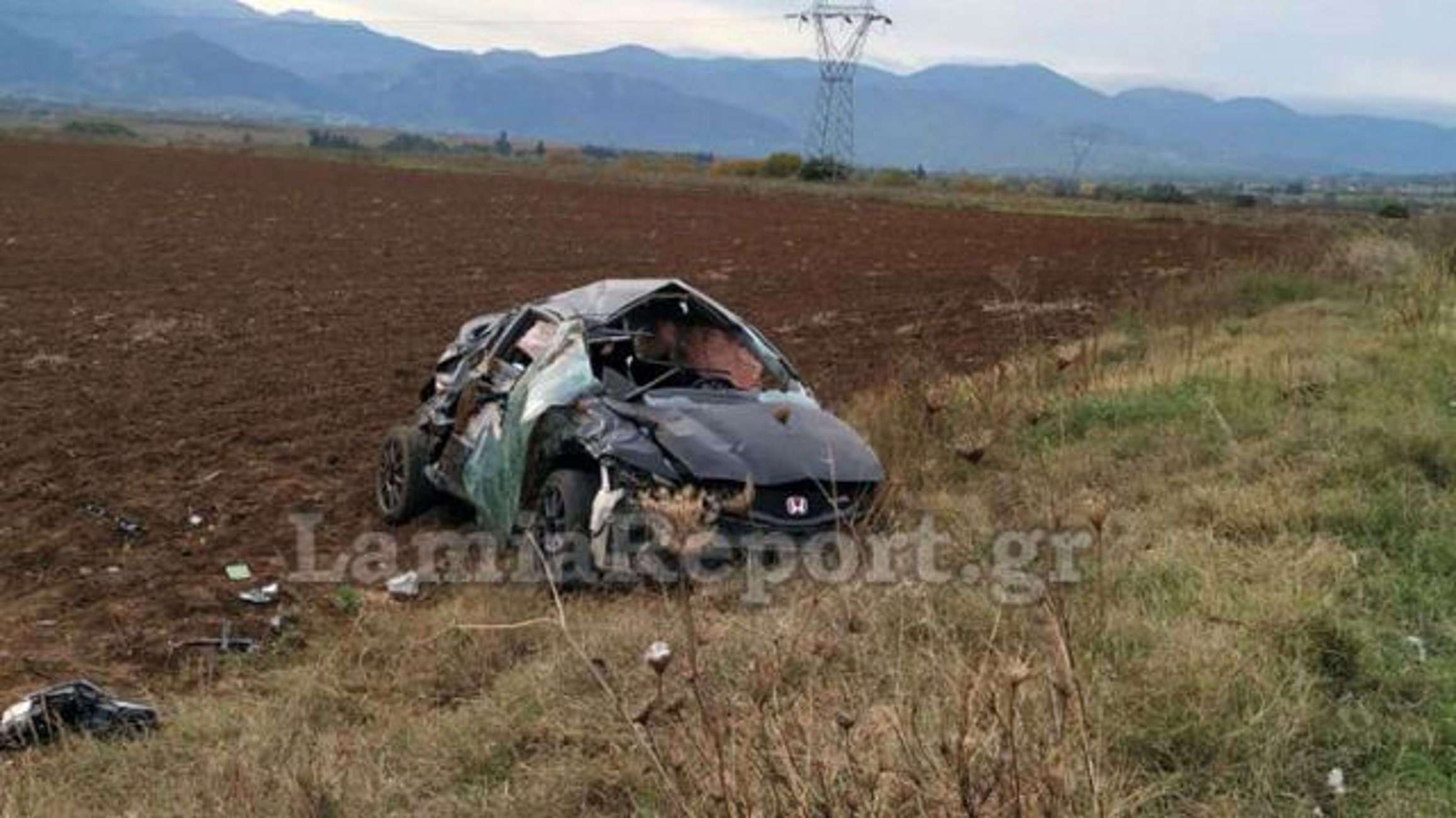 Φθιώτιδα: Σοβαρό τροχαίο με ανατροπή αυτοκινήτου – Εσπευσμένα στο χειρουργείο ο οδηγός του [pics]