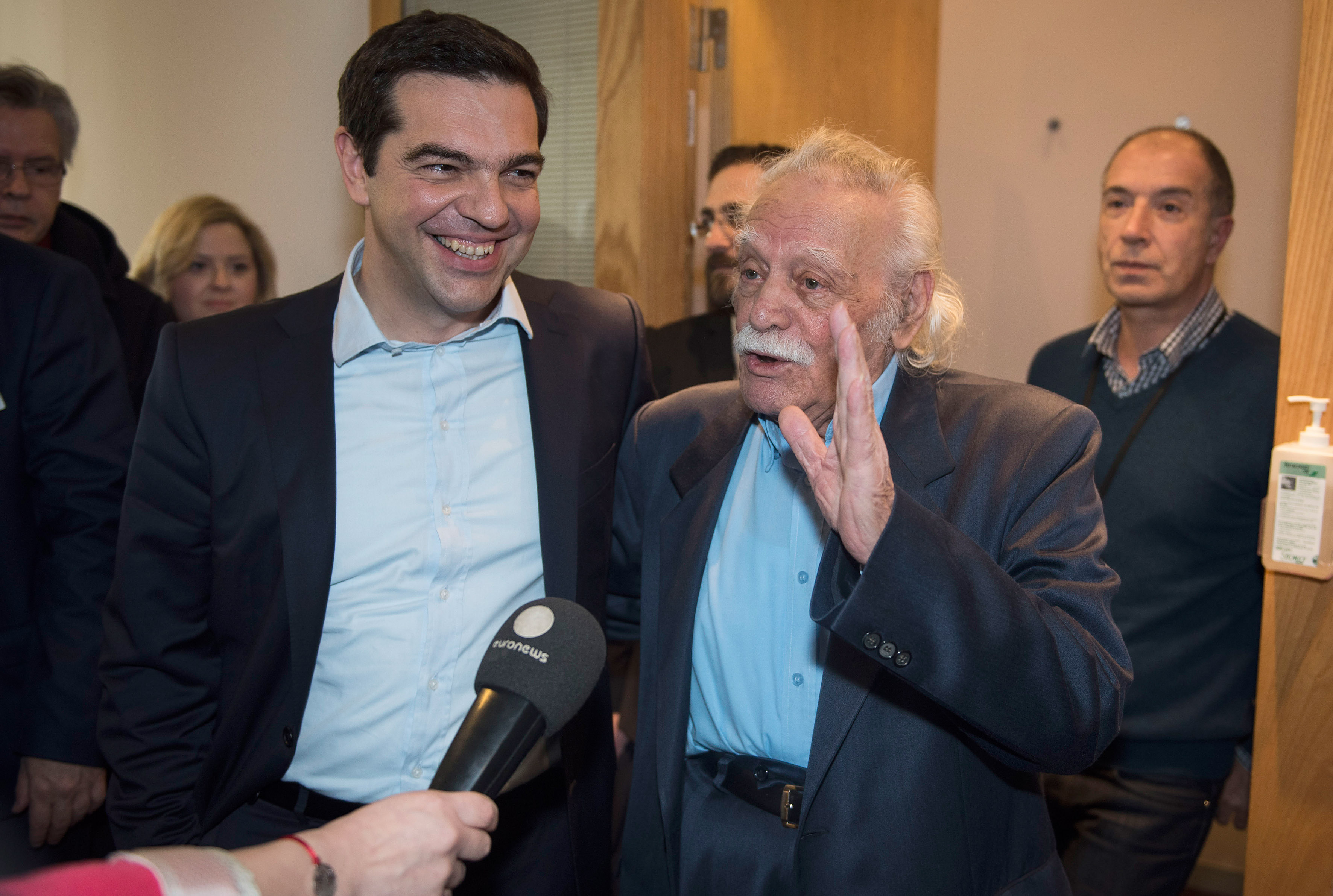 Ο Αλέξης Τσίπρας επισκέφτηκε τον Μανώλη Γλέζο