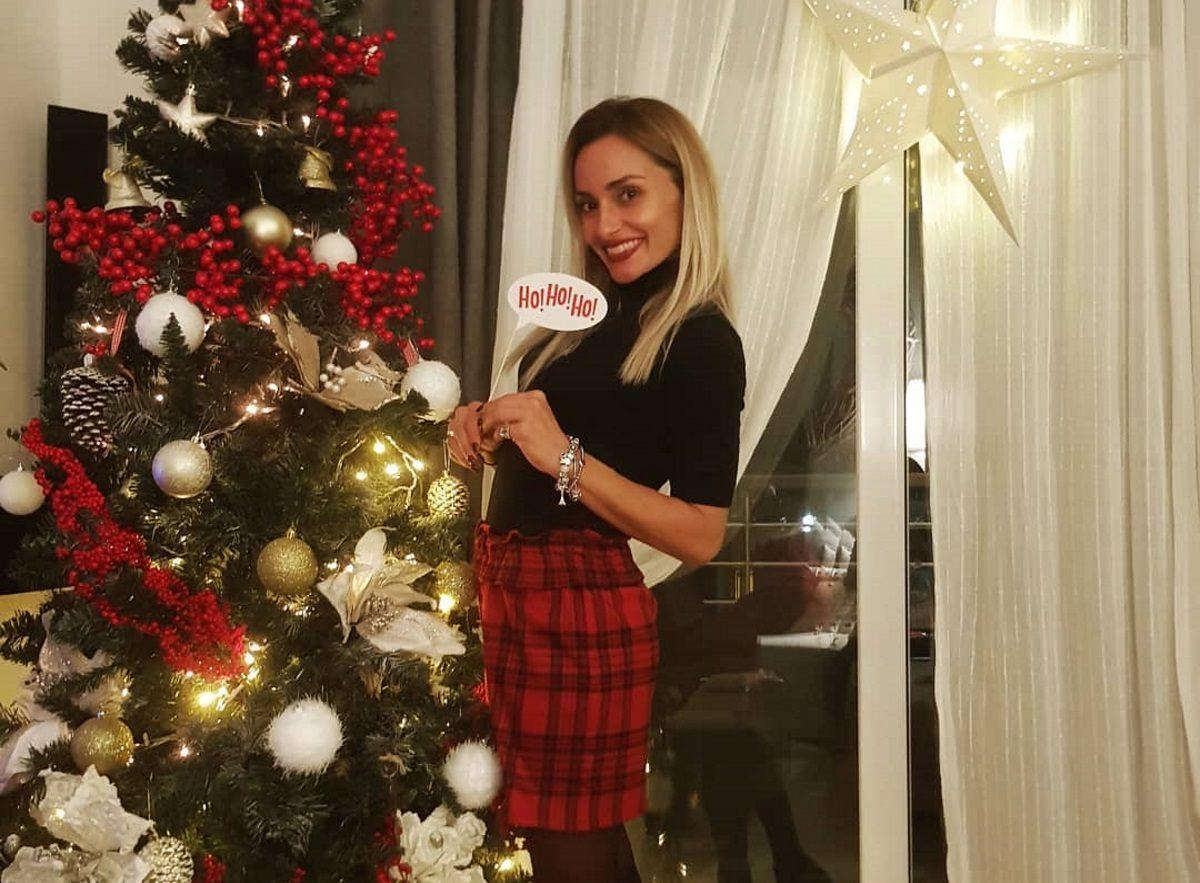 Βασιλική Μιλλούση: Βγήκε για χριστουγεννιάτικα ψώνια μαζί με τον Λευτέρη Πετρούνια – Δείτε τι πήραν