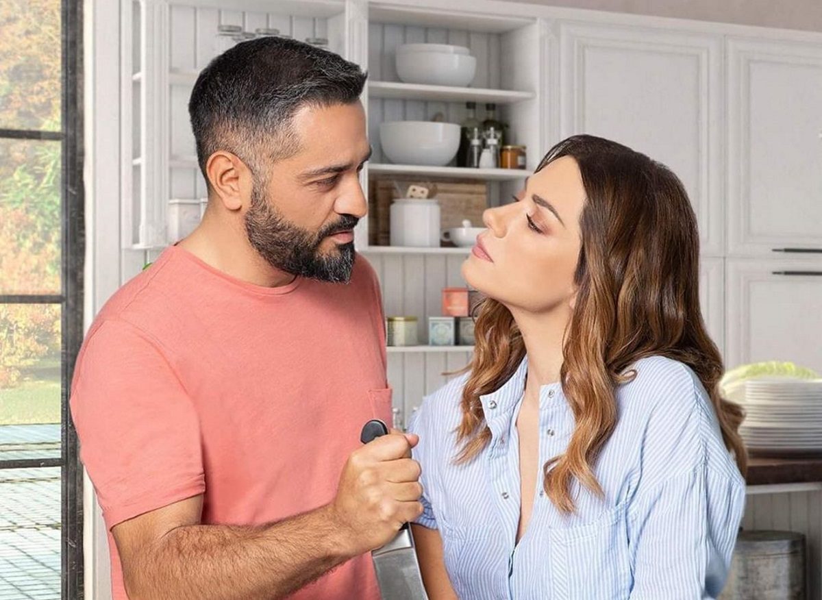 Βάσω Λασκαράκη – Λευτέρης Σουλτάτος: Στόλισαν το πανύψηλο χριστουγεννιάτικο δέντρο τους!