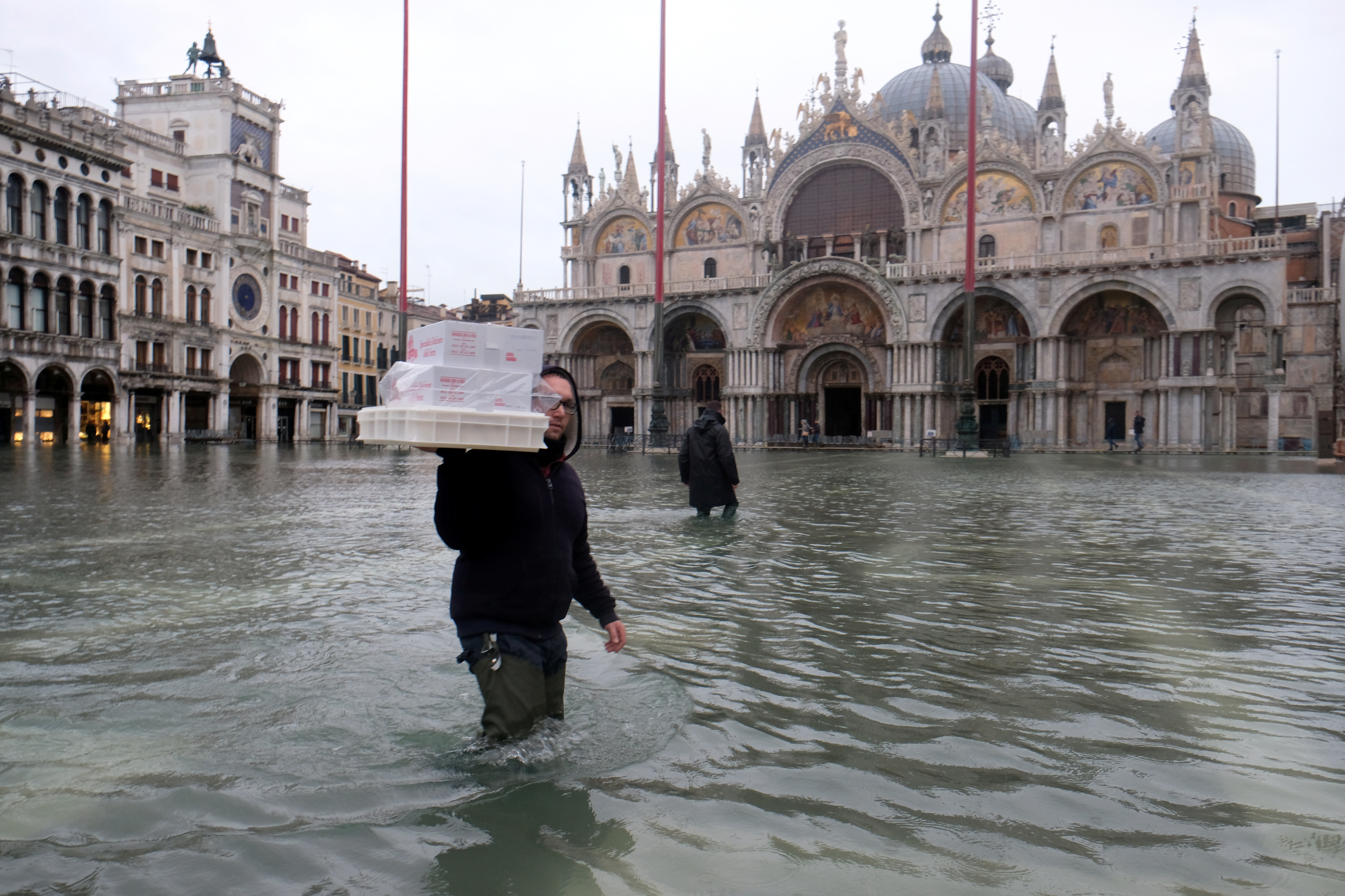 “Βούλιαξε” και πάλι η Βενετία! Συνεχίζονται οι σφοδρές βροχοπτώσεις στην Ιταλία [pics]