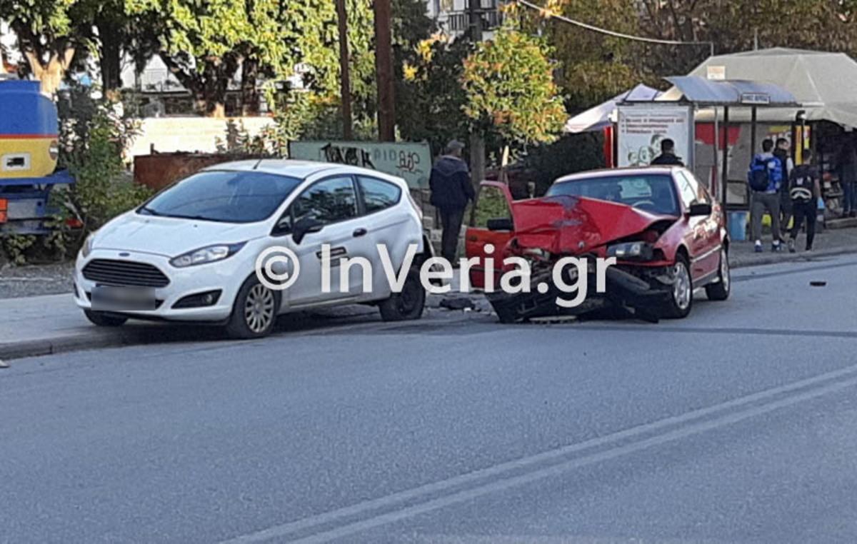 Βέροια: Γλίτωσαν για λίγα εκατοστά οι δύο μαθητές – Προσπέραση υψηλού κινδύνου μπροστά σε διάβαση [pics]