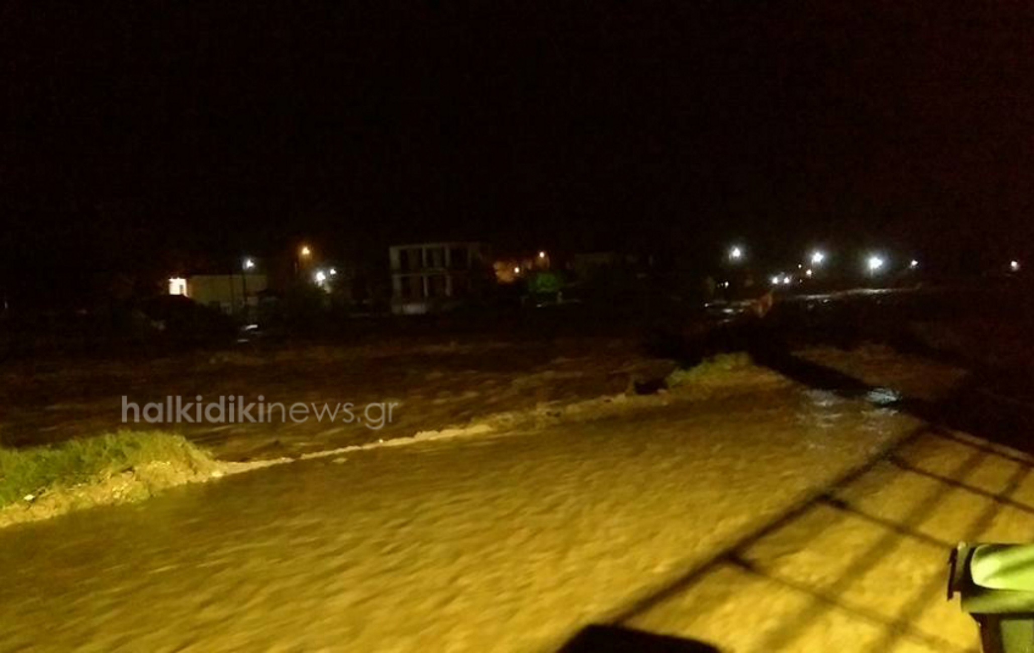 Χαλκιδική: Έσπασαν φράγματα και πλημμύρισαν χωριά – “Βούλιαξαν” ξανά η Ολυμπιάδα και η Ιερισσός [pics, video]