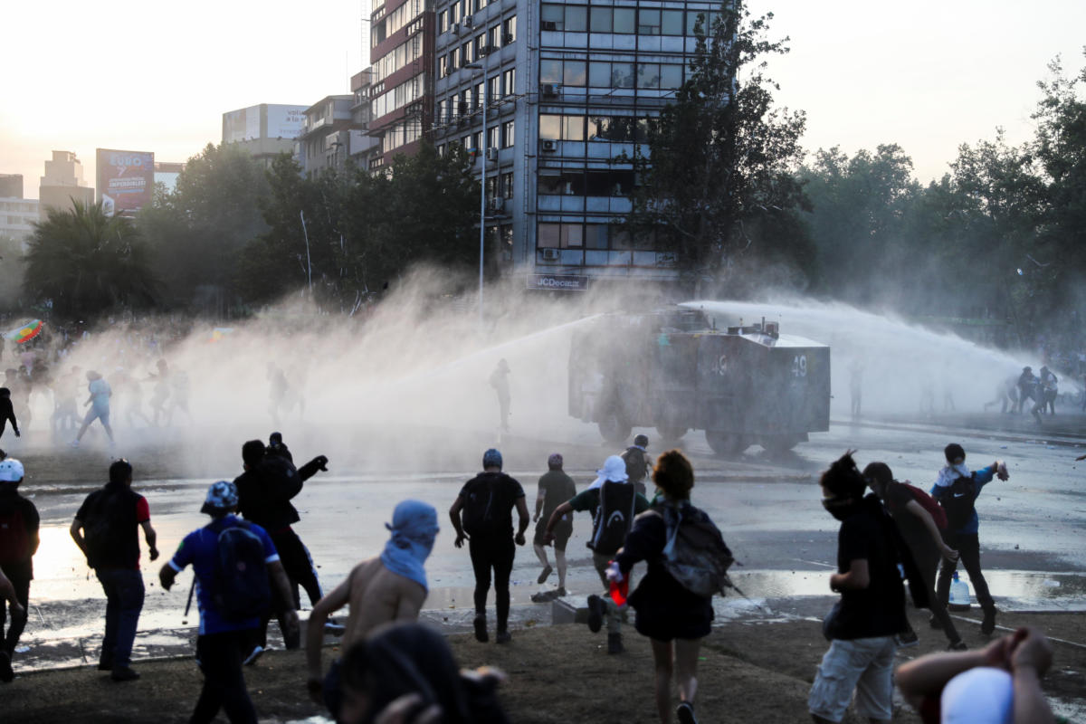 Χιλή: Νέες συγκρούσεις στο Σαντιάγκο – Έφτασαν τους 22 οι νεκροί [pics]