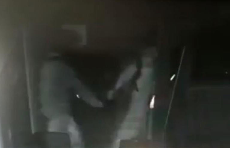 Βίντεο ντοκουμέντο από τη ληστεία στο Χολαργό! Η στιγμή που ο ένας από τους τρομοκράτες πυροβολεί κατά λάθος τον συνεργό του!