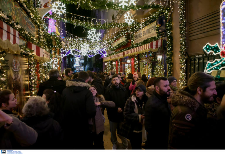 Χριστούγεννα 2019: Το εορταστικό ωράριο και οι Κυριακές με ανοιχτά μαγαζιά