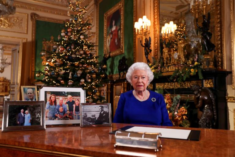 Βασίλισσα Ελισάβετ: "Έδειξε" Μέγκαν Μαρκλ και Γκρέτα Τούνμπεργκ στο χριστουγεννιάτικο μήνυμά της [video]