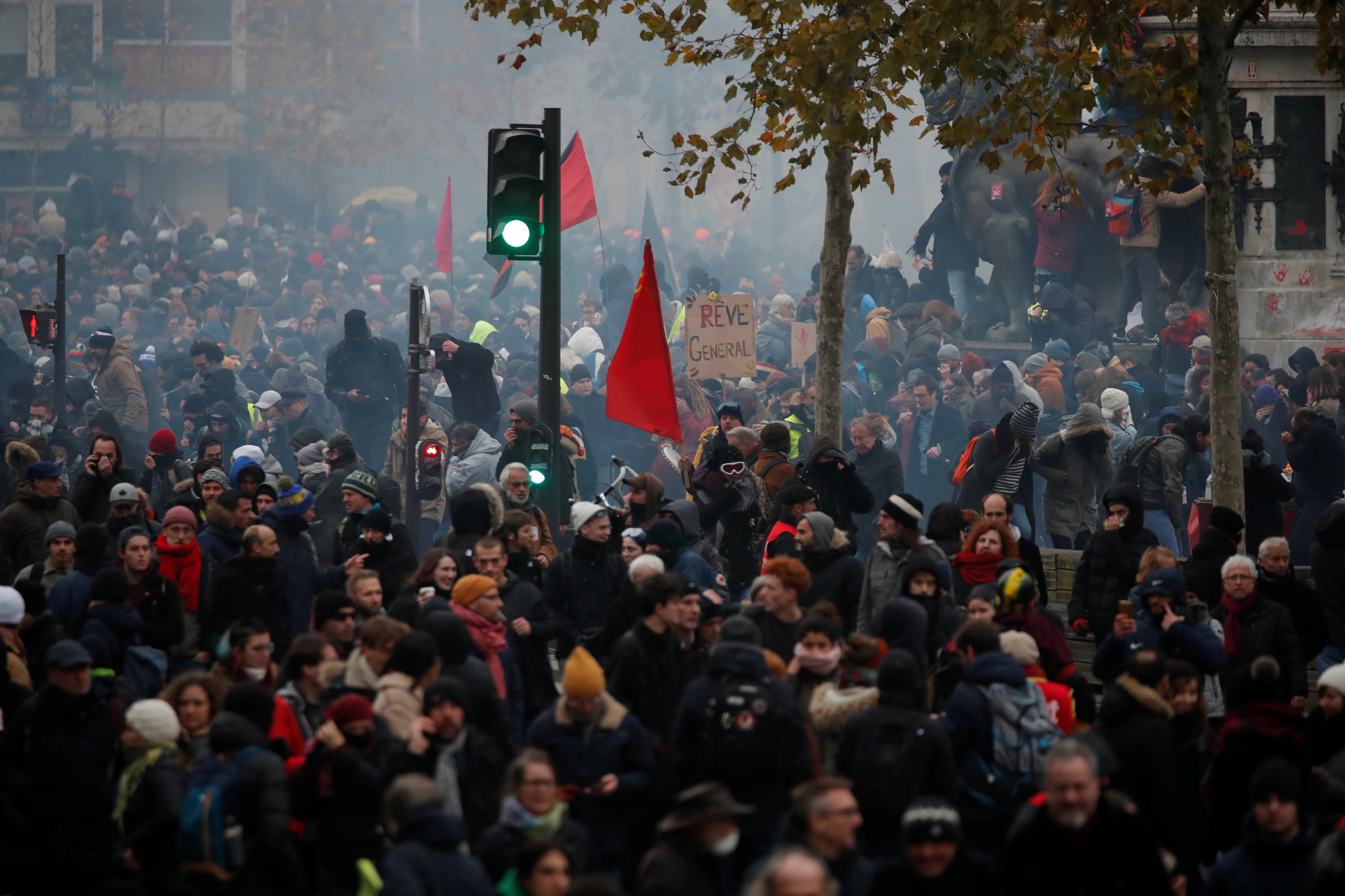 Γαλλία: Περισσότεροι από 1,5 εκ. διαδηλωτές κατά του νέου συνταξιοδοτικού!