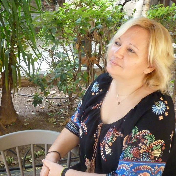 Καίτη Φίνου: Ραγίζει καρδιές το μήνυμα, μετά την κηδεία της αδελφής της!