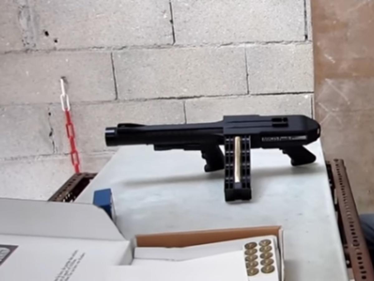 MR-35 MANURHIN: Αυτό είναι το όπλο που είχε η ΕΚΑΜ στην κατάληψη στο Κουκάκι