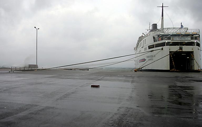 Άγκυρα ρίχνουν τα πλοία - Θυελλώδεις άνεμοι 9 μποφόρ και απαγορευτικό απόπλου στο Ιόνιο, αργότερα και στο Αιγαίο!
