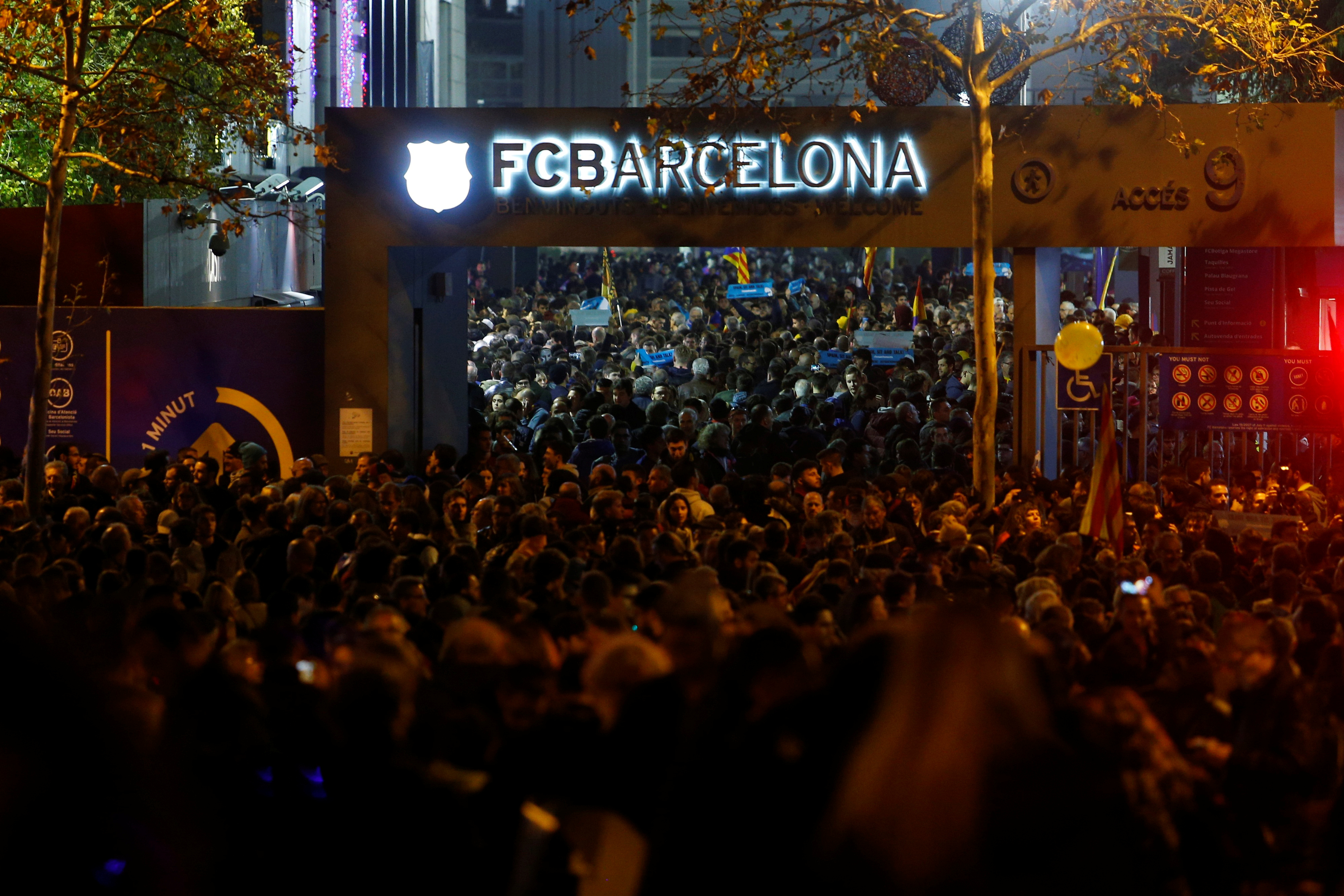Μπαρτσελόνα – Ρεάλ Μαδρίτης: Μέσα Μπέιλ και Μέσι! Έξω οι… διαδηλωτές