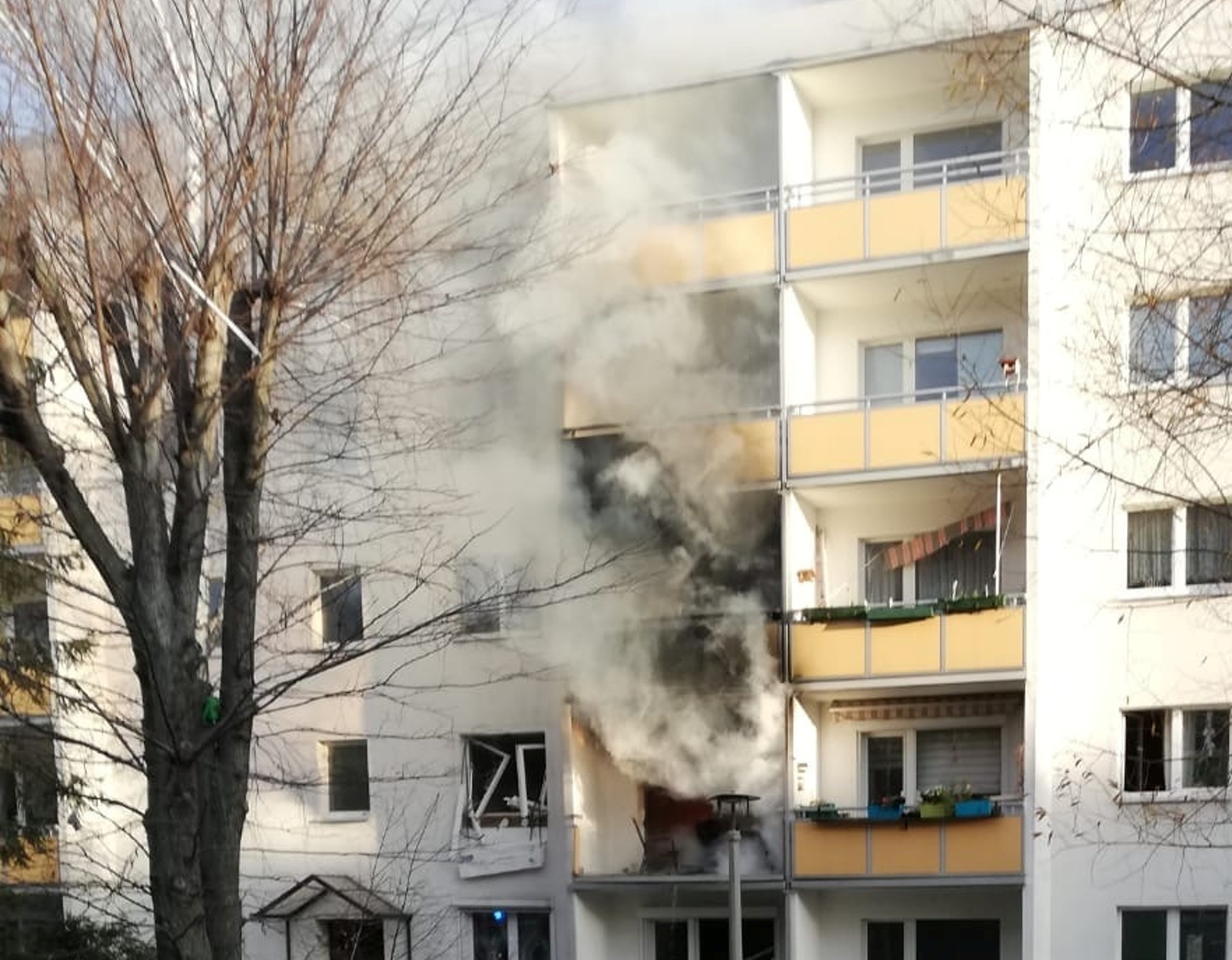 Μπλάνκενμπουργκ: Φιάλες αερίου και… πυρομαχικά στο διαμέρισμα που έγινε η έκρηξη! [pics]