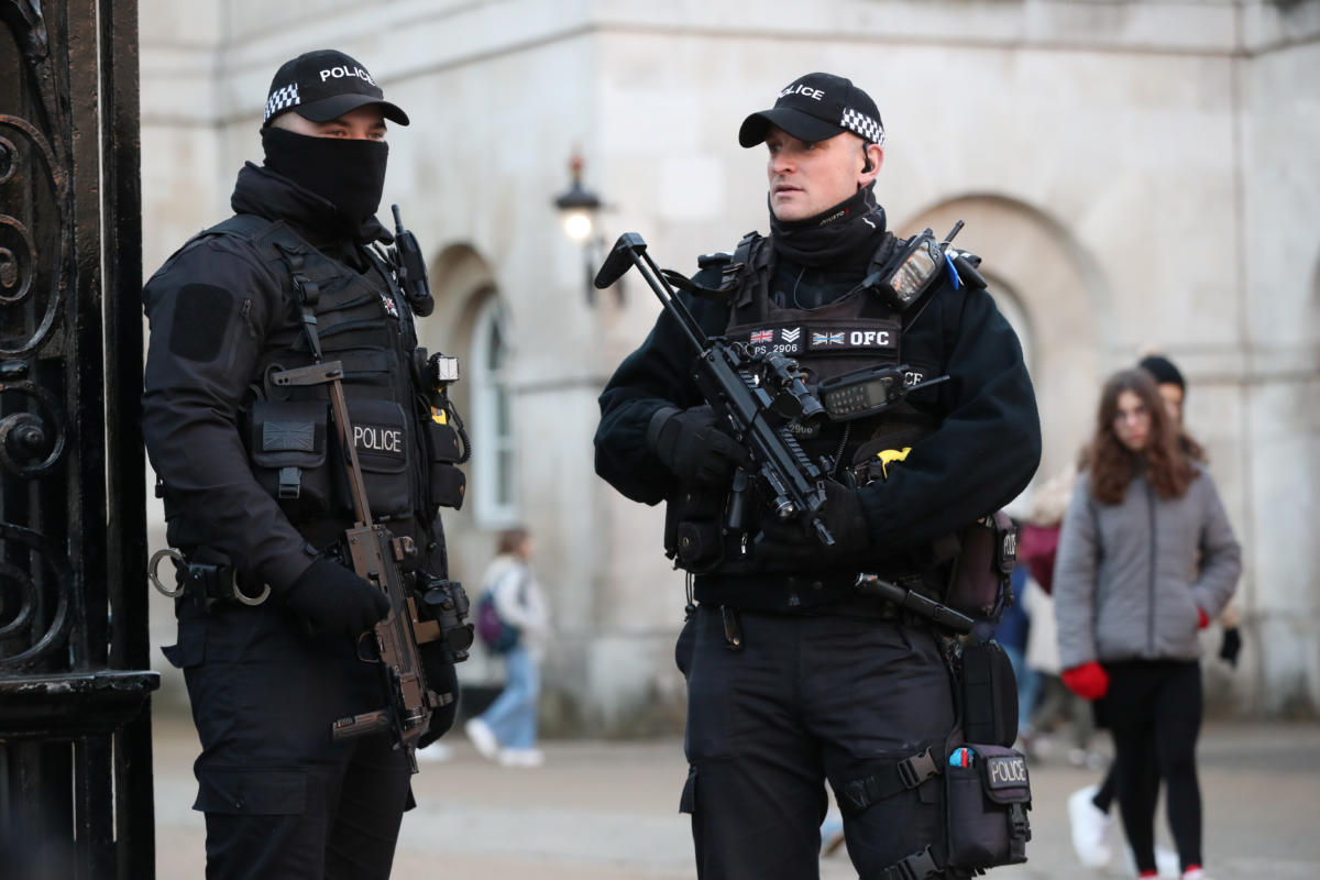 Βρετανία: Στο εδώλιο δυο αστυνομικοί – Έβγαλαν σέλφι με φόντο πτώματα δολοφονίας