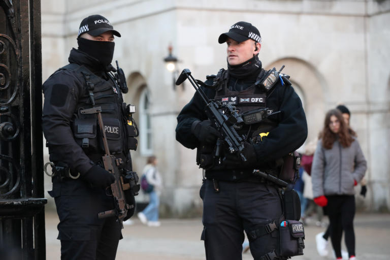 Συναγερμός στο Λονδίνο!  Επίθεση με μαχαίρι σε σιδηροδρομικό σταθμό