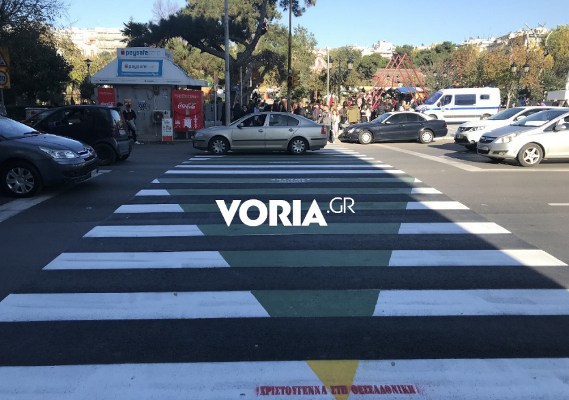 Θεσσαλονίκη: Χριστουγεννιάτικα δέντρα μέχρι και στις διαβάσεις της πόλης [pic]