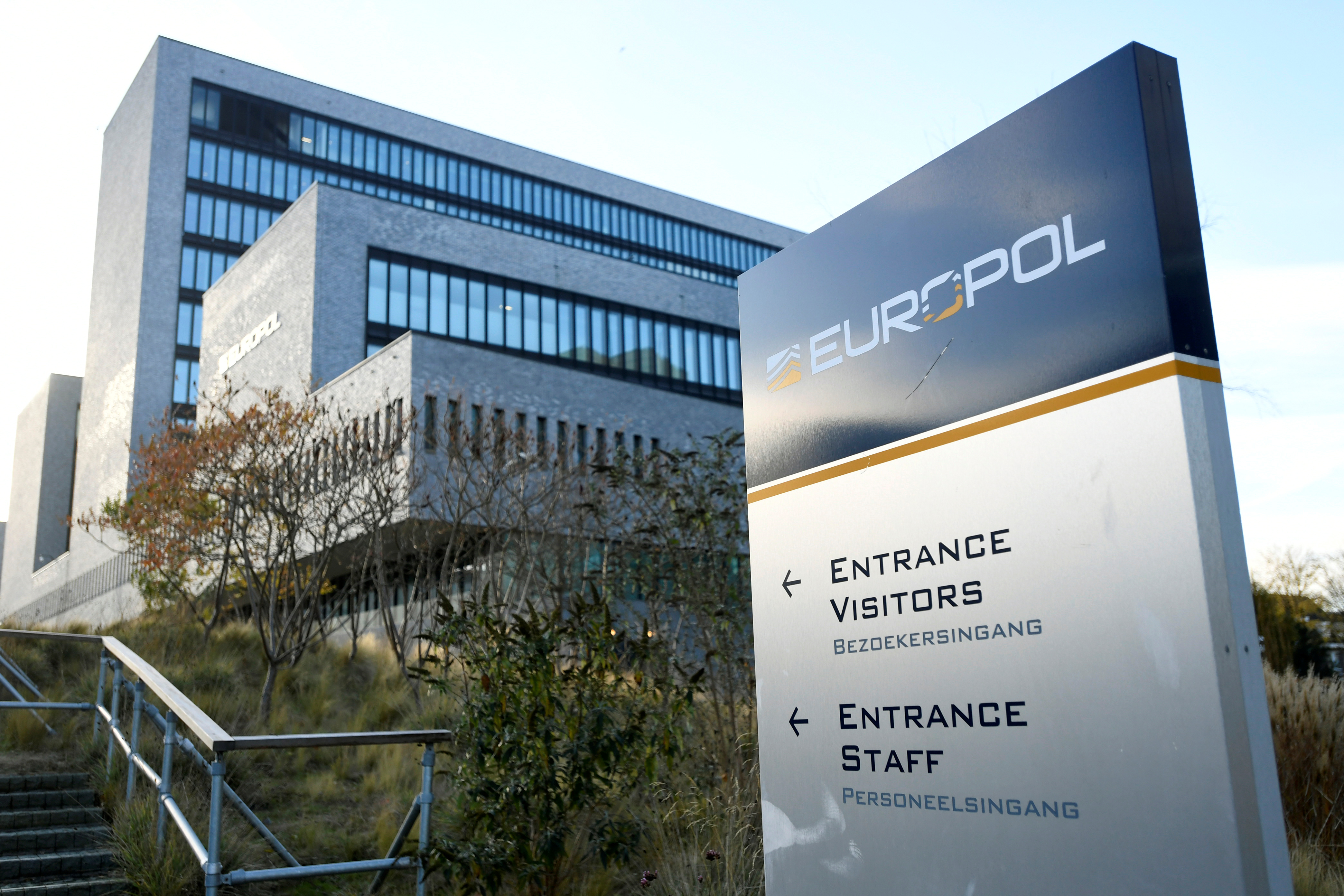 Europol: Τεράστια αστυνομική επιχείρηση για διακινητές – 130 συλλήψεις σε όλη την Ευρώπη