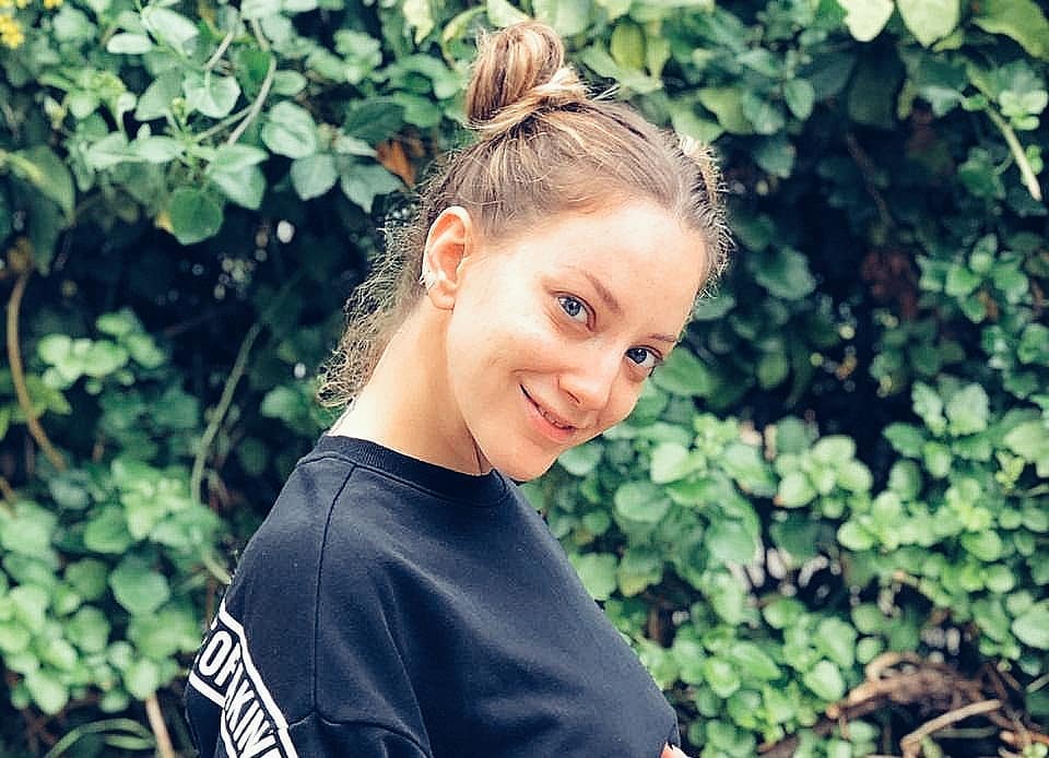 Η εγκυμονούσα Εύα Τσάχρα φωτογραφίζεται με τον σύζυγό της!