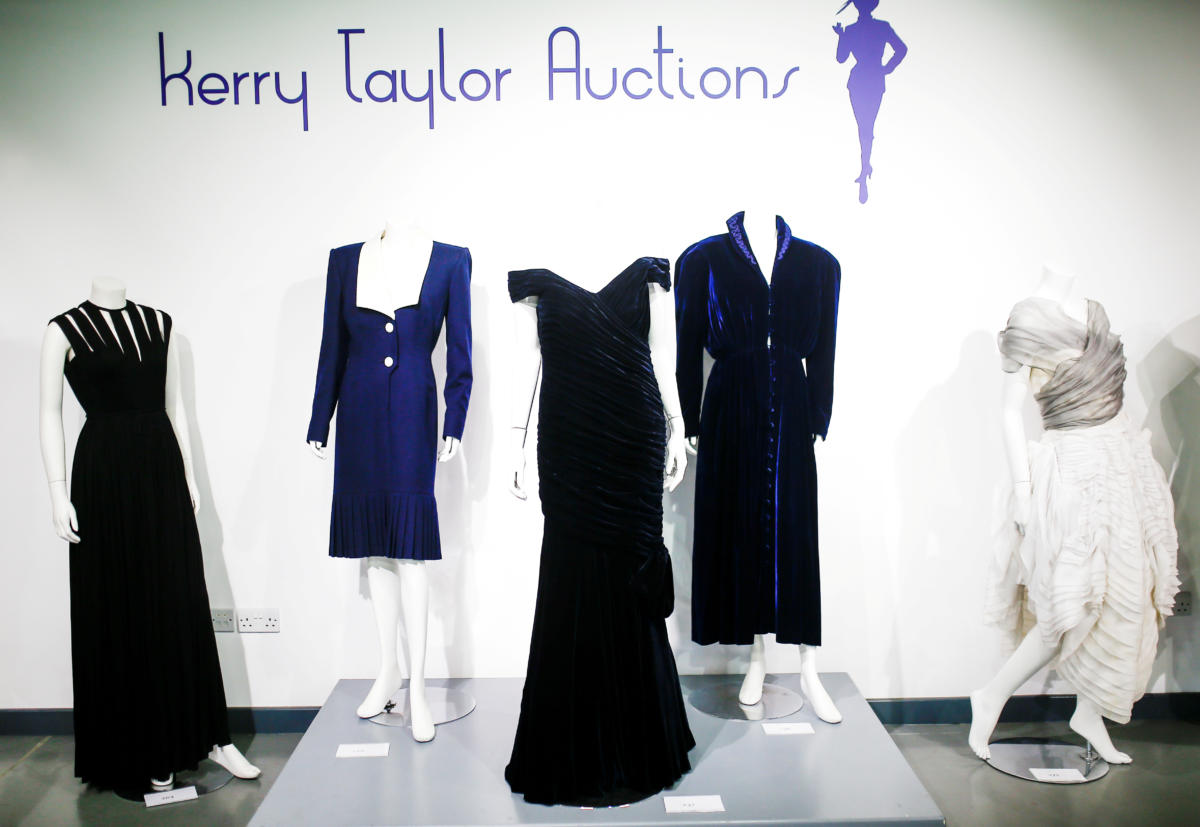 Το «φόρεμα Τραβόλτα» της πριγκίπισσας Νταϊάνα πουλήθηκε πάνω από 252.000 ευρώ