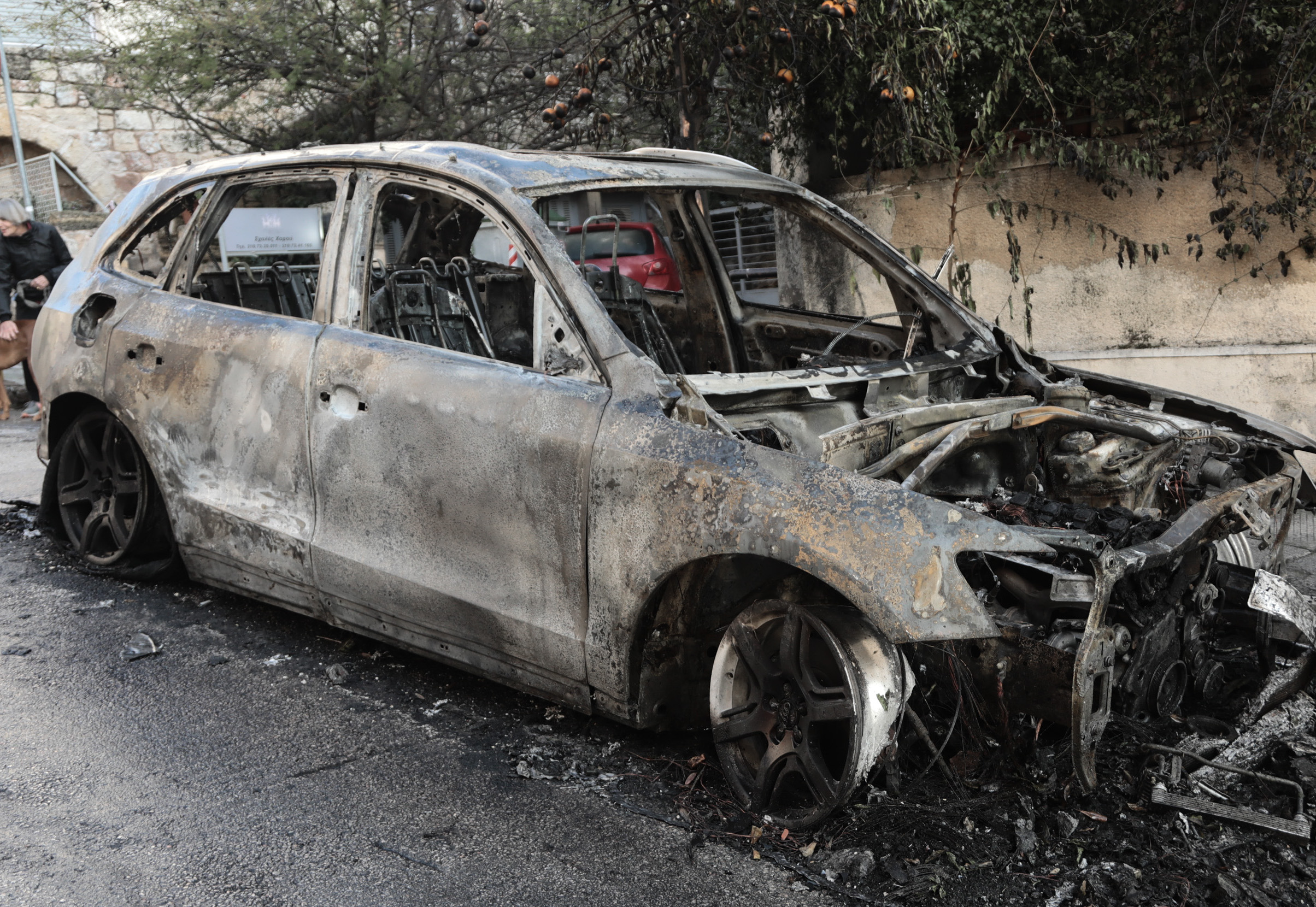 Νίκαια: Φωτιά σε 2 αυτοκίνητα