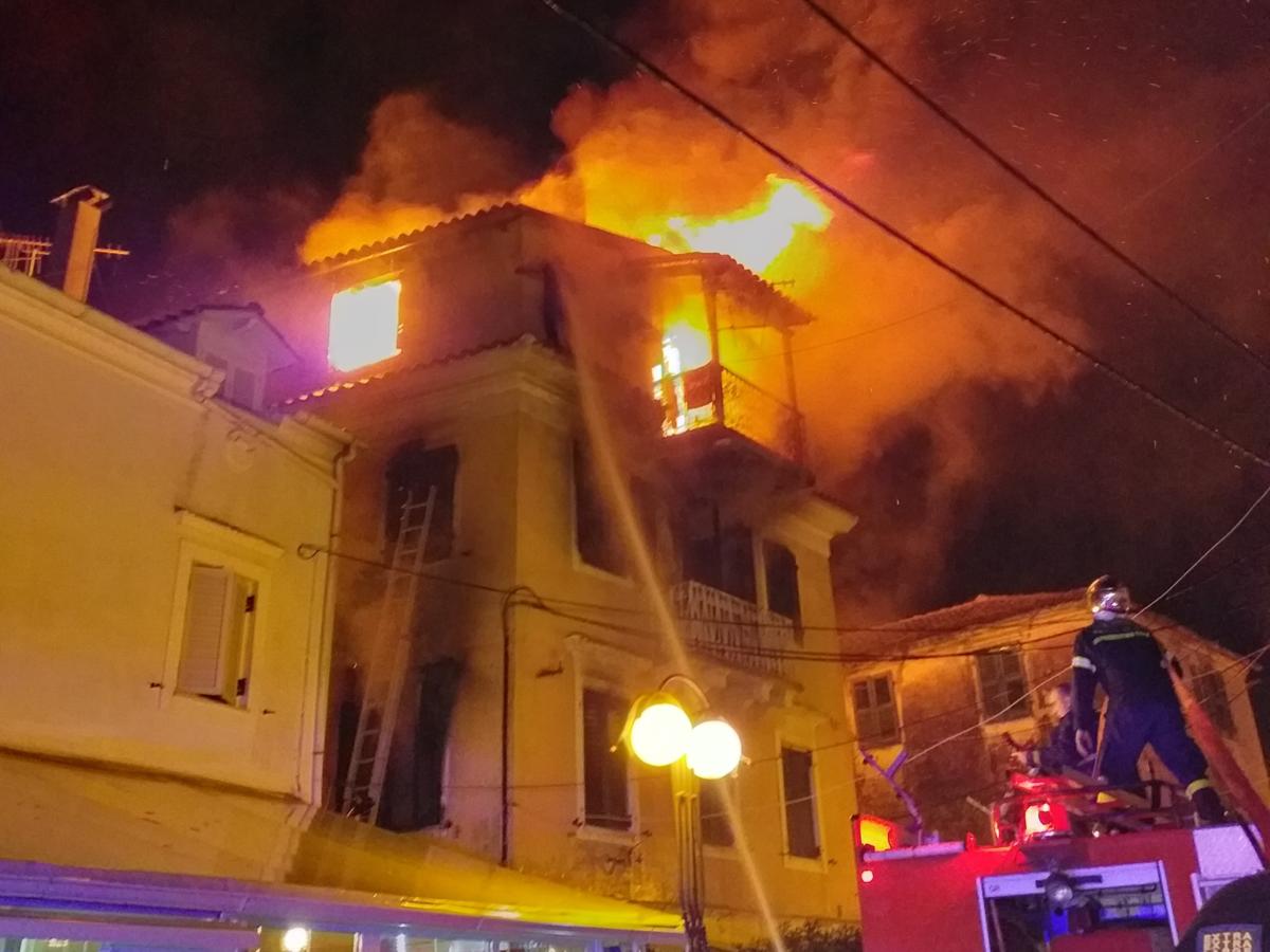 Κέρκυρα: Κάηκε σπίτι, εικόνες σοκ από εγκλωβισμένο άτομο