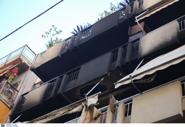 Τραγωδία με έναν νεκρό σε διαμέρισμα από φωτιά - Χωρίς τις αισθήσεις του ο γείτονας που έτρεξε να βοηθήσει