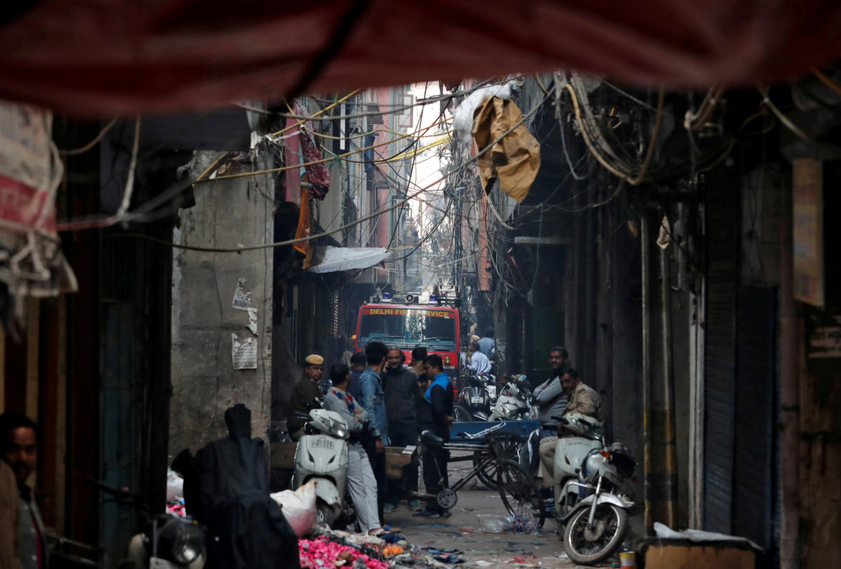 Τραγωδία στο Νέο Δελχί! Τουλάχιστον 43 νεκροί από πυρκαγιά σε εργοστάσιο