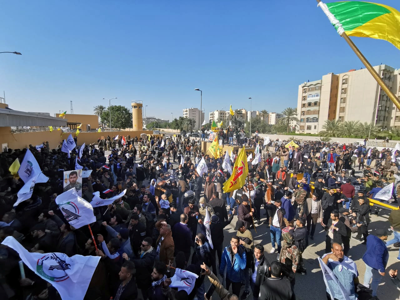 Ιράκ: Επίθεση διαδηλωτών στην πρεσβεία των ΗΠΑ