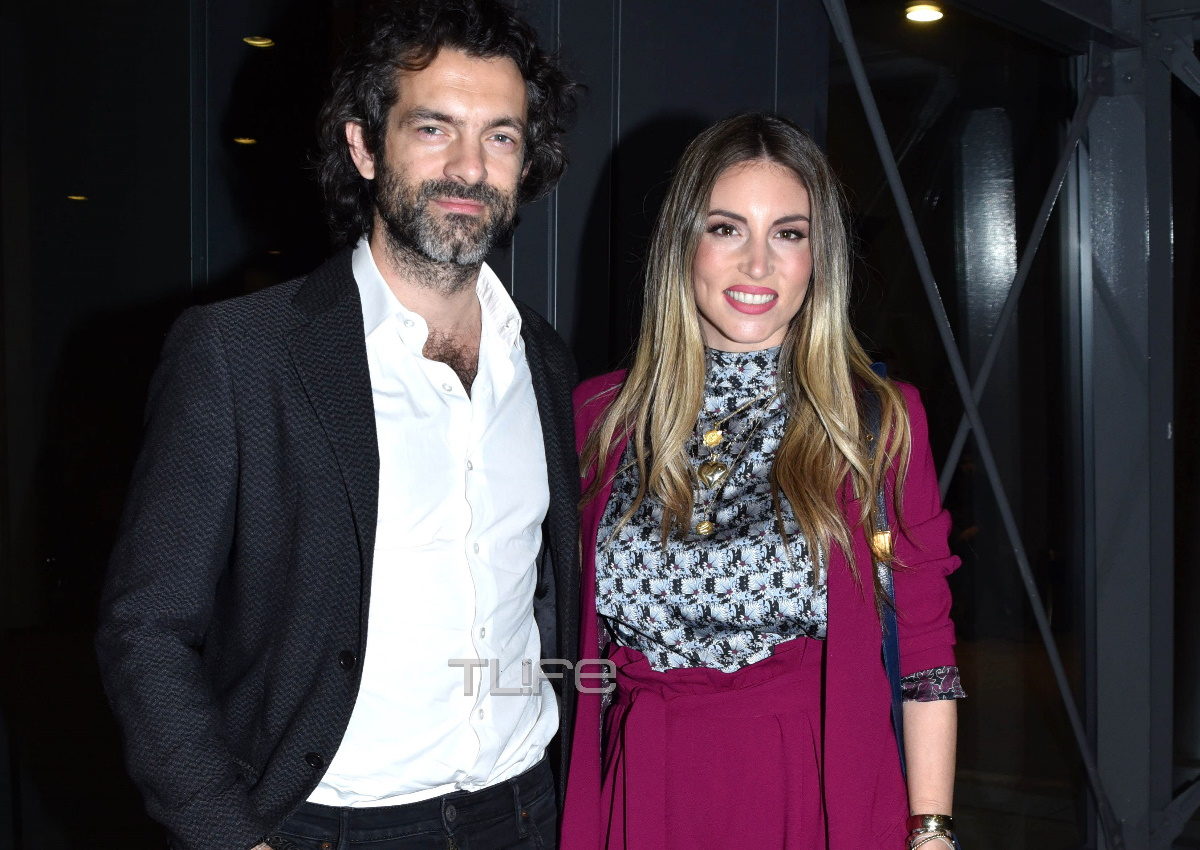 Αθηνά Οικονομάκου – Φίλιππος Μιχόπουλος: Αγκαλιά σε βραδινή έξοδό τους στο θέατρο! [pics]