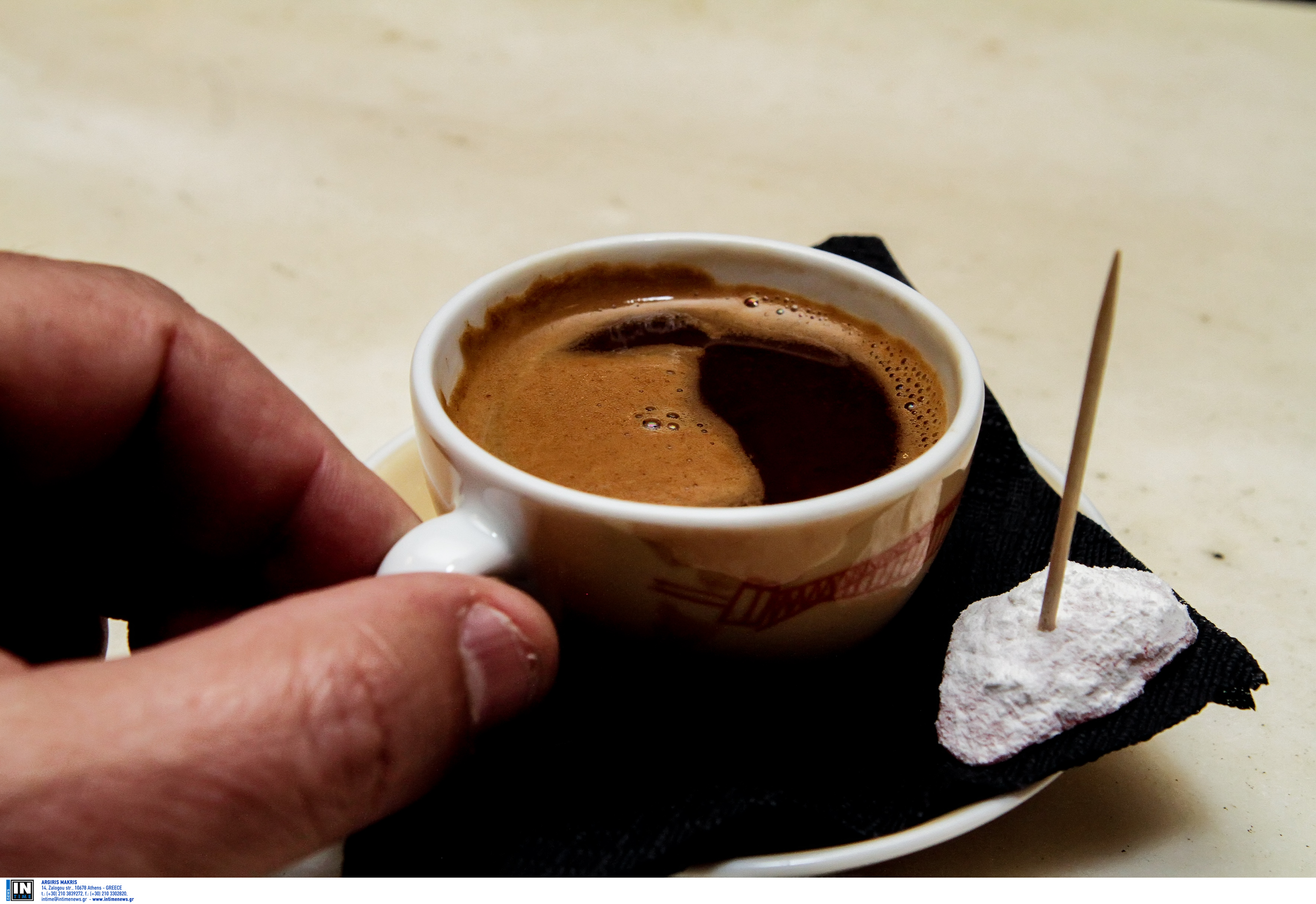 Κρήτη – Κορονοϊός: Ο ιδιοκτήτης του καφενείου πήρε το ρίσκο και του γύρισε μπούμερανγκ! Η μαύρη μέρα του