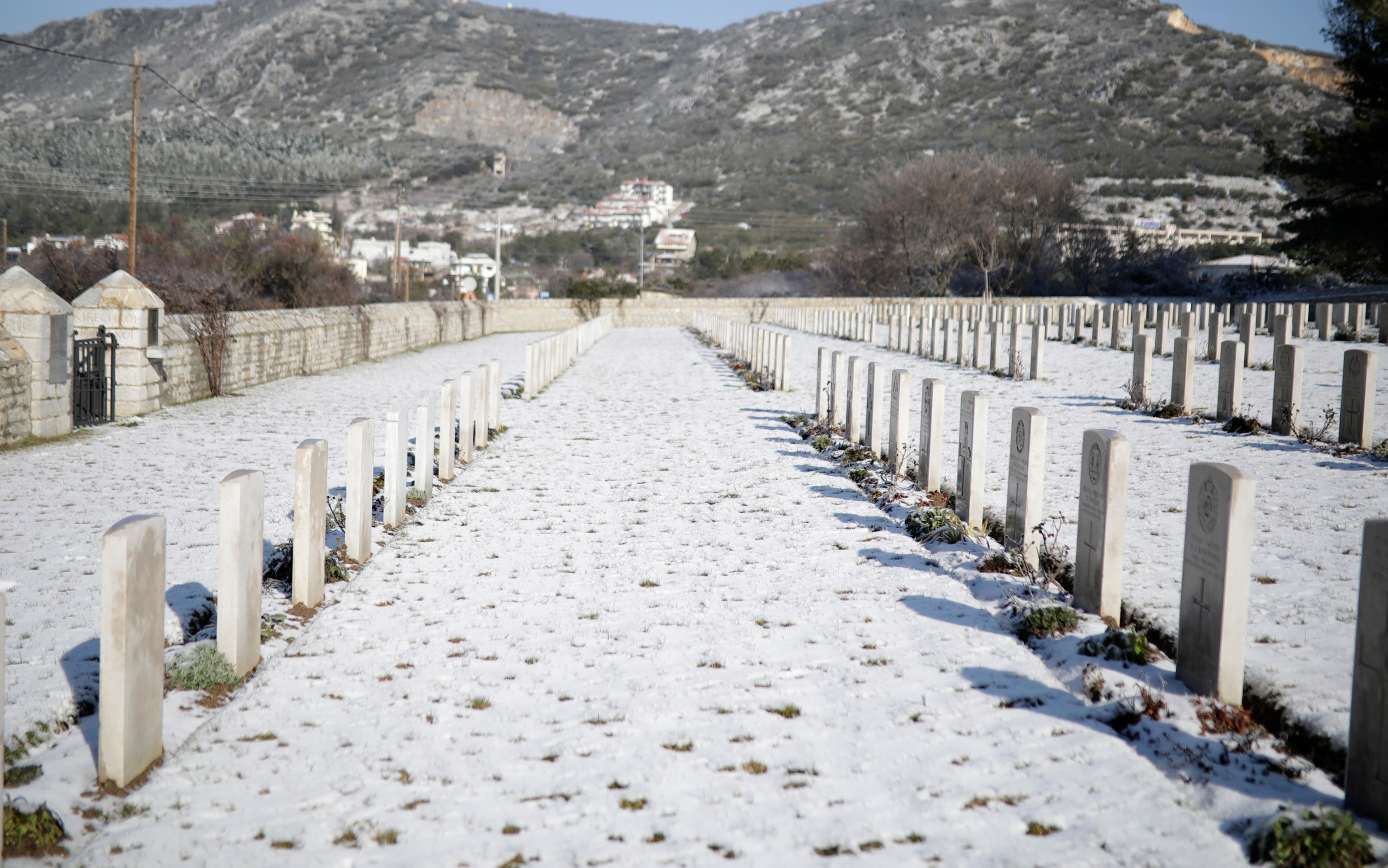 Καιρός σήμερα: Βροχές και “τσουχτερό” κρύο