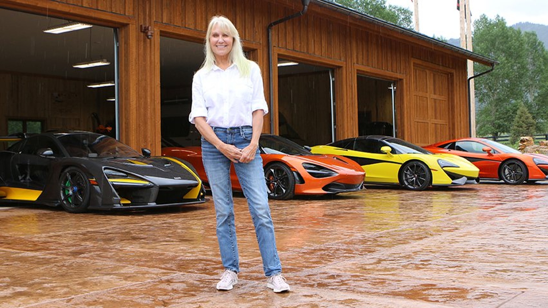 Κι όμως, αυτή η κυρία συλλέγει πανάκριβες McLaren! [vid]