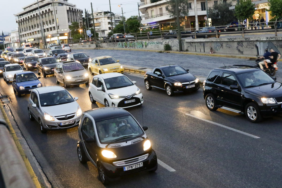 Γεννητούρια στην Κηφισίας – Σε ρόλο μαιευτήρα πυροσβέστες και αστυνομικοί