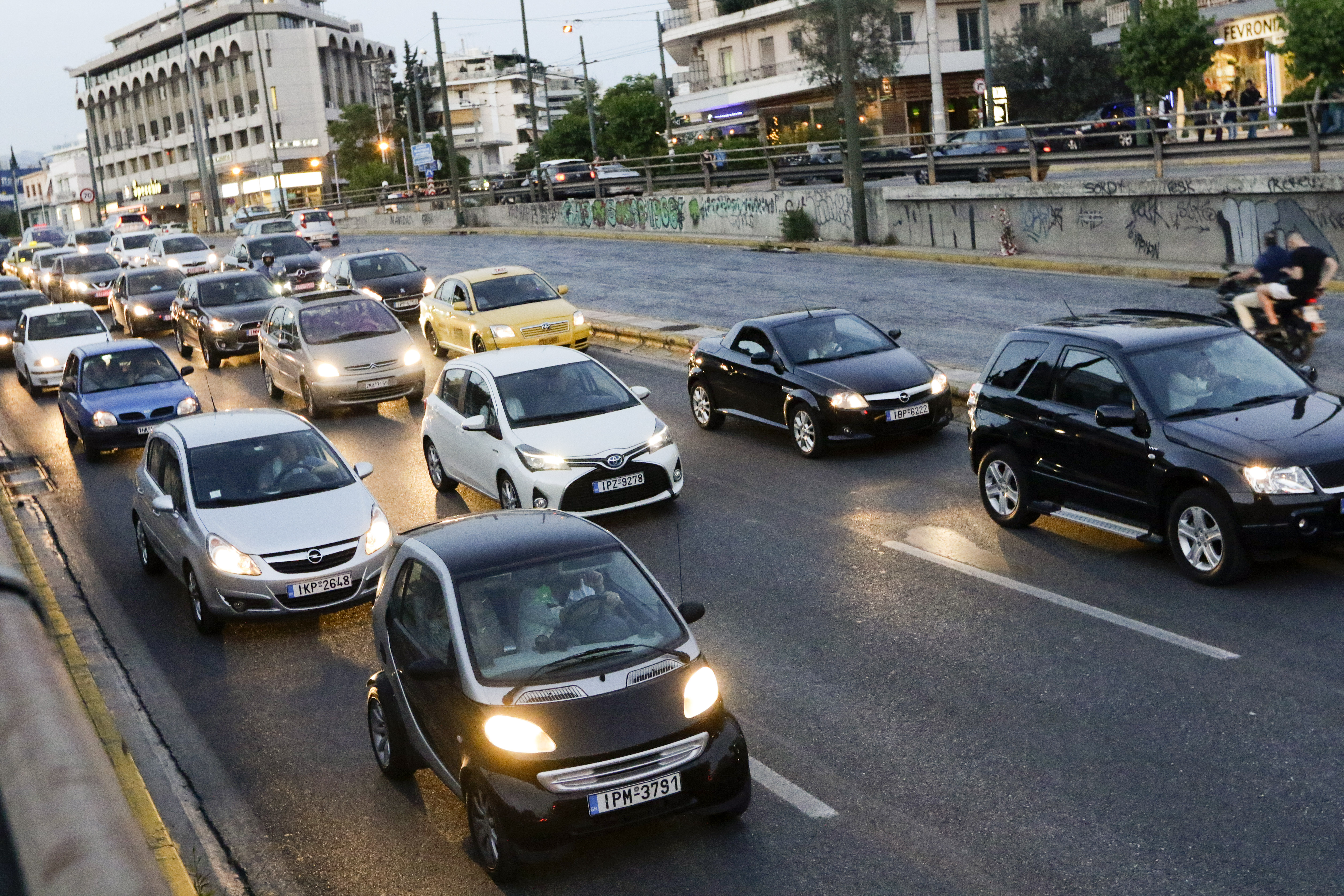 Κίνηση στην άνοδο της Κηφισίας λόγω τροχαίου