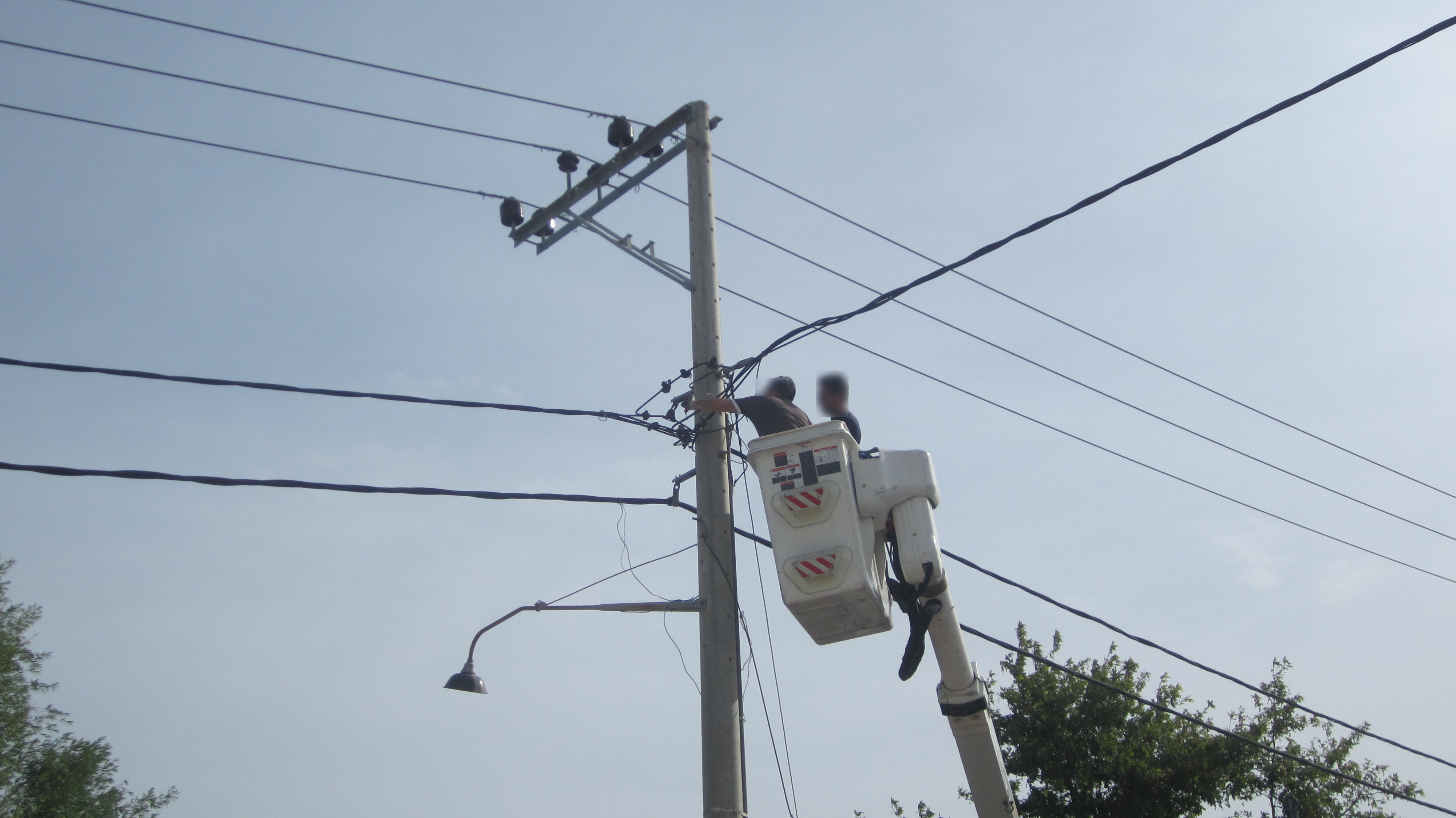 ΔΕΔΔΗΕ: Μάχη για την αποκατάσταση της ηλεκτροδότησης στα Βίλια