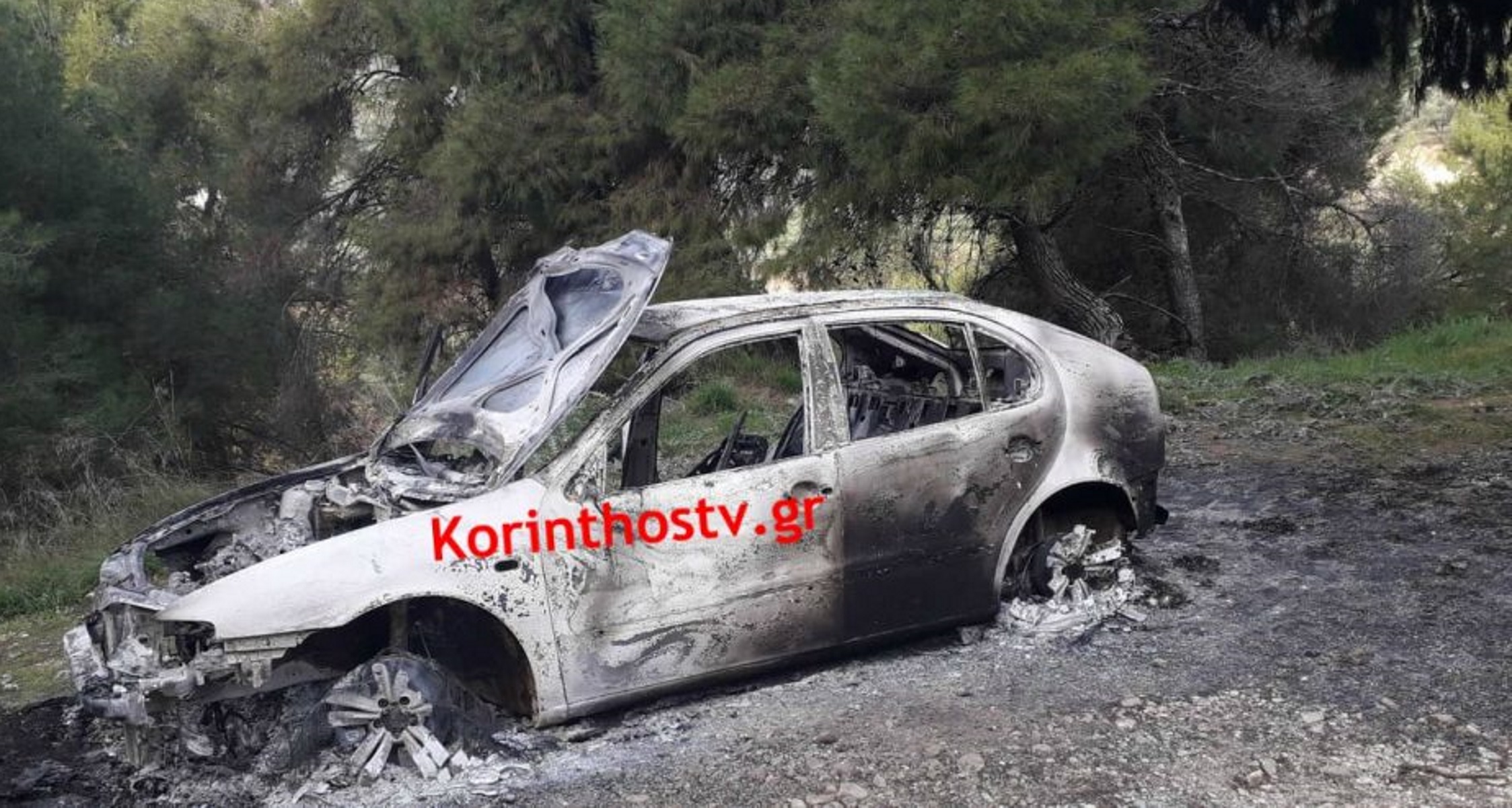 Κόρινθος: Λήστεψαν ταχυδρομείο και έκαψαν το αυτοκίνητο διαφυγής τους [Pics]
