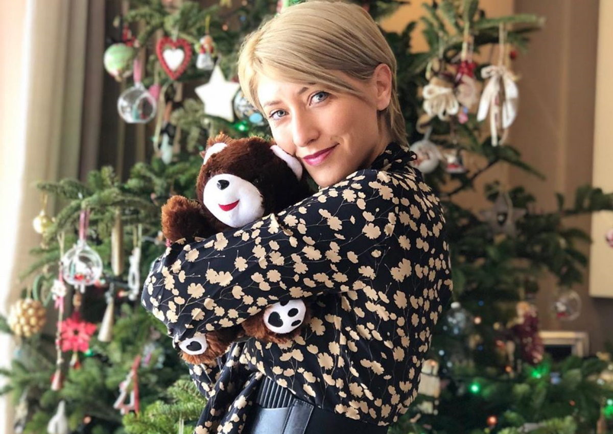 Σία Κοσιώνη: Ποζάρει με τον γιο της, Δήμο, στην στολισμένη Πλατεία Συντάγματος!