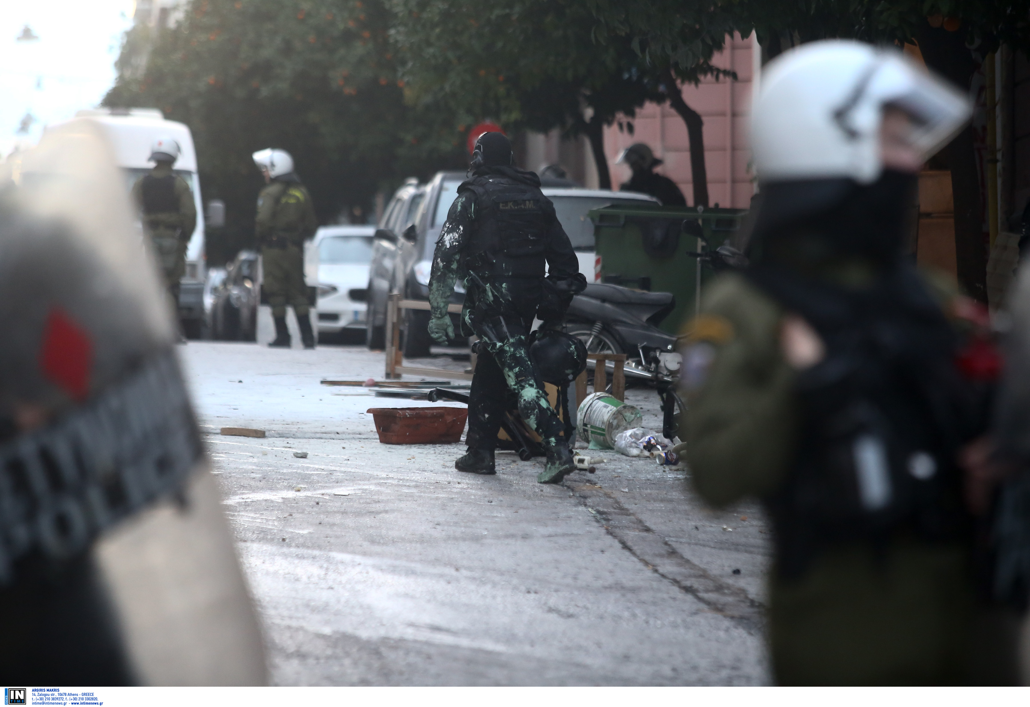 Koυκάκι: Ένταση, χημικά και κρότου λάμψης σε επιχείρηση εκκένωσης καταλήψεων