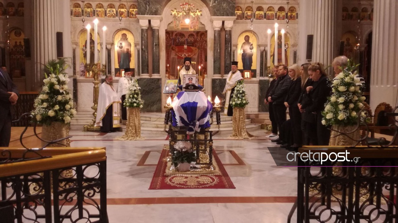 Κρήτη: Ράγισαν καρδιές στην κηδεία του Κώστα Σολδάτου! Συγκίνηση για τον θρυλικό αστυνομικό [pics]