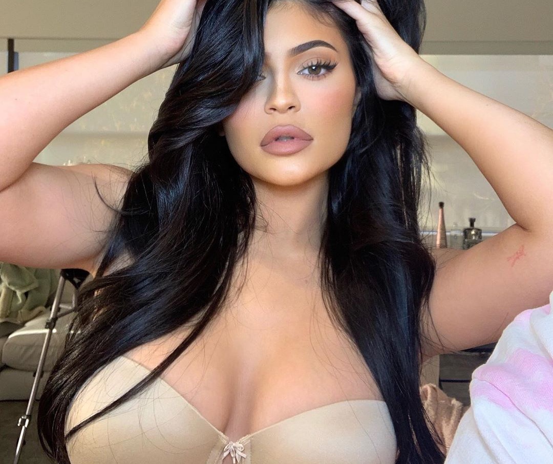 Kylie Jenner: Η τελευταία φωτογράφιση του χρόνου είναι… μόνο με εσώρουχα! [pics]