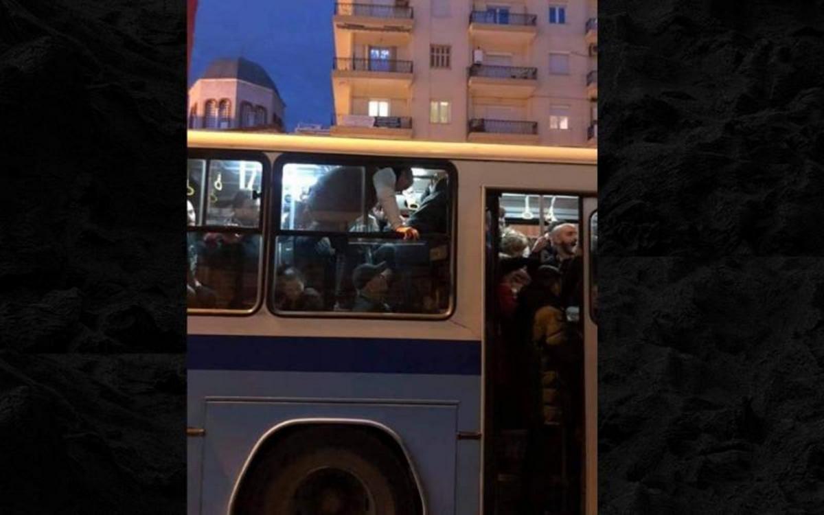 Εικόνα ντροπής: Επιβάτες “ίπτανται” σε αστικό λεωφορείο
