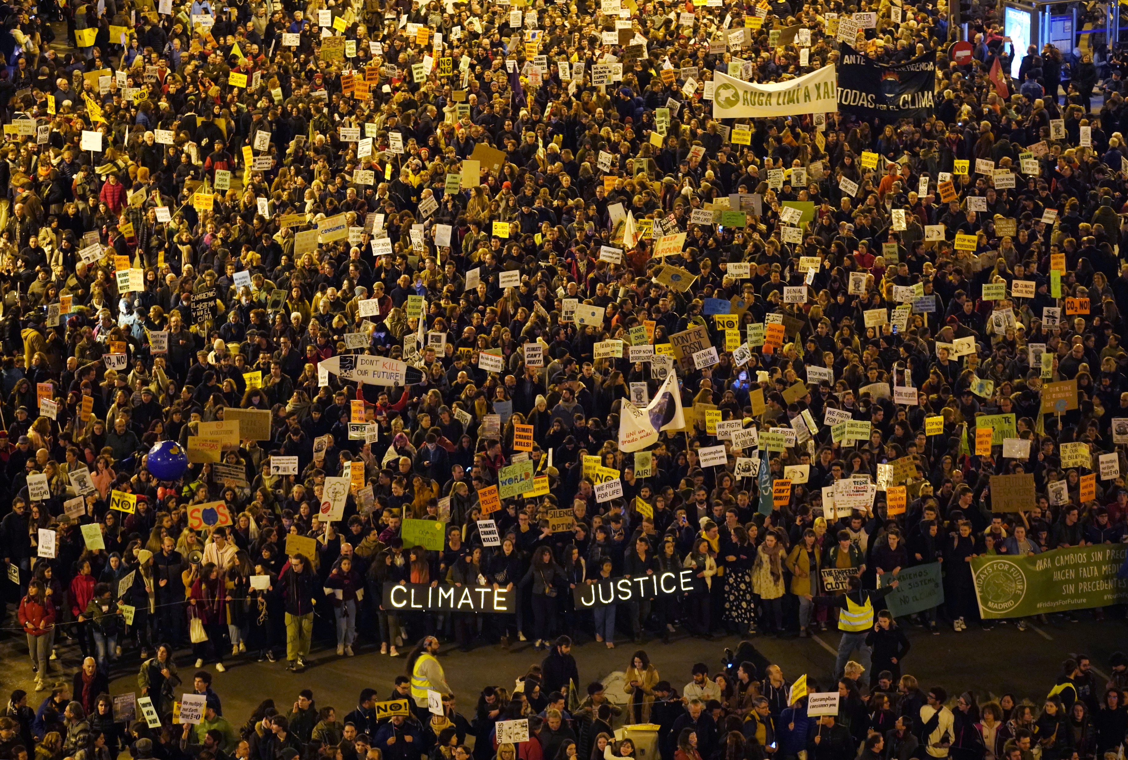 «Πόλεμος αριθμών» στη Μαδρίτη! 500.000 ή 15.000 ο κόσμος στη διαδήλωση για το κλίμα;