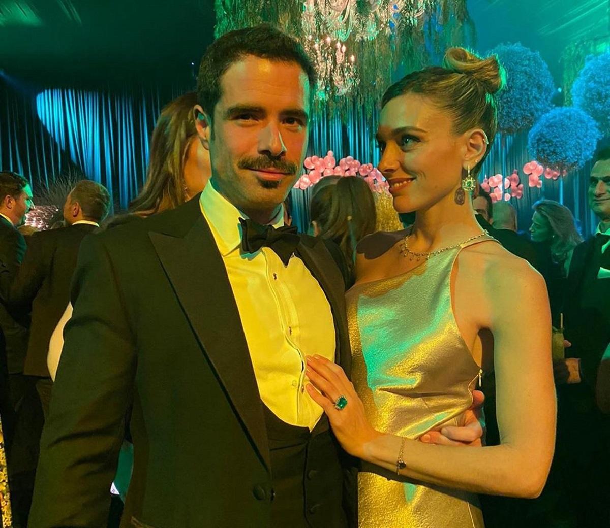 Μαριάννα Γουλανδρή: Απαθανατίζει την κόρη της και τον άντρα της μπροστά από το χριστουγεννιάτικο δέντρο!