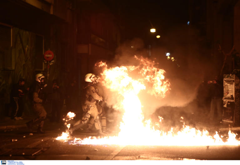 Στον εισαγγελέα 12 άτομα για τα επεισόδια στα Εξάρχεια