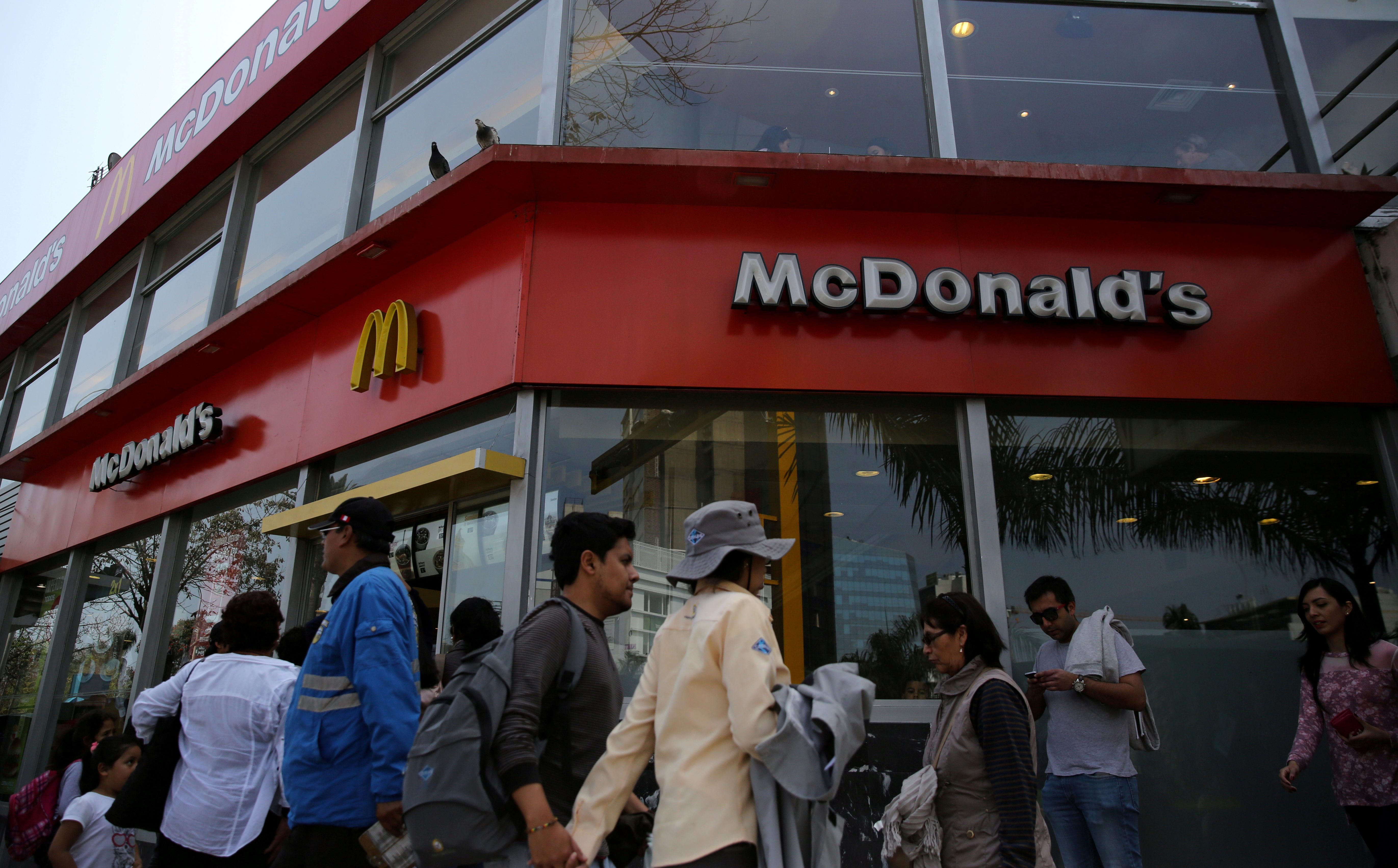 McDonald’s: Υποχρεωτική η χρήση μάσκας για όλους τους πελάτες